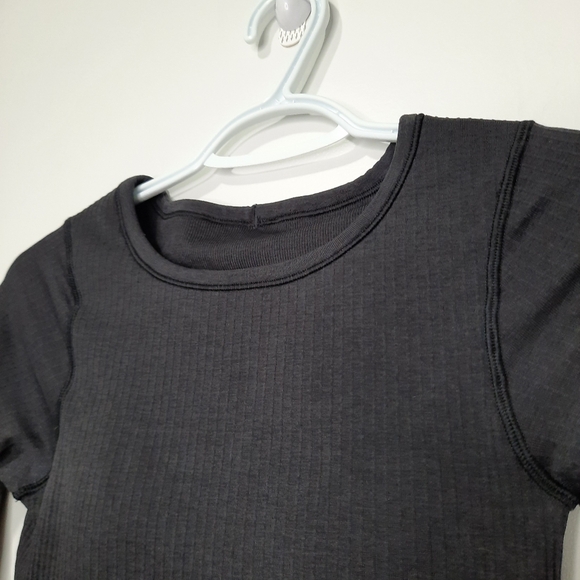 Lululemon Ebb to Street Long Sleeve Shirt Crop Top Womens Size 2 Gray Black - Picture 3 of 13